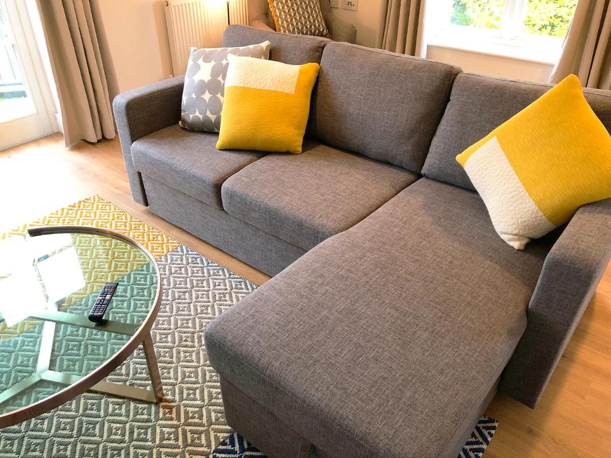 Parkside Penthouse Apartment Yeovil Bagian luar foto