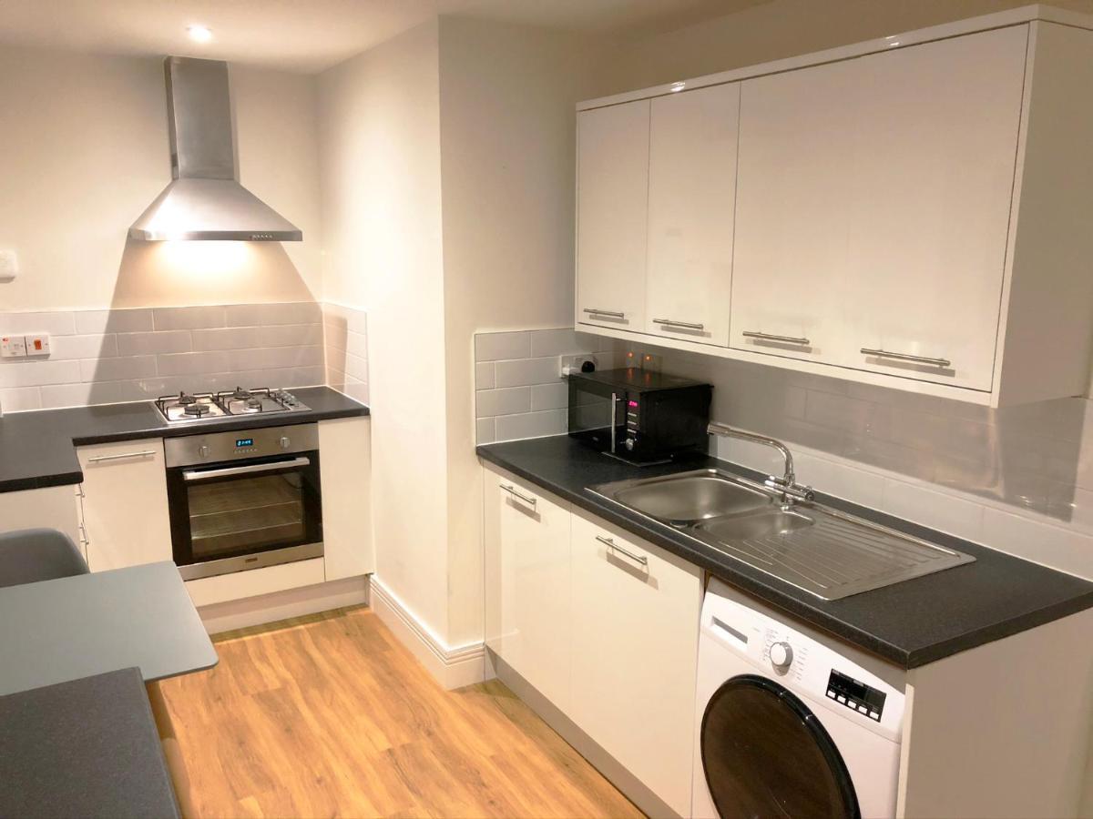 Parkside Penthouse Apartment Yeovil Bagian luar foto