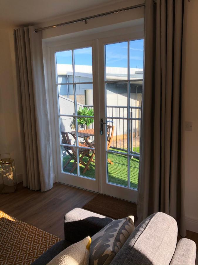 Parkside Penthouse Apartment Yeovil Bagian luar foto