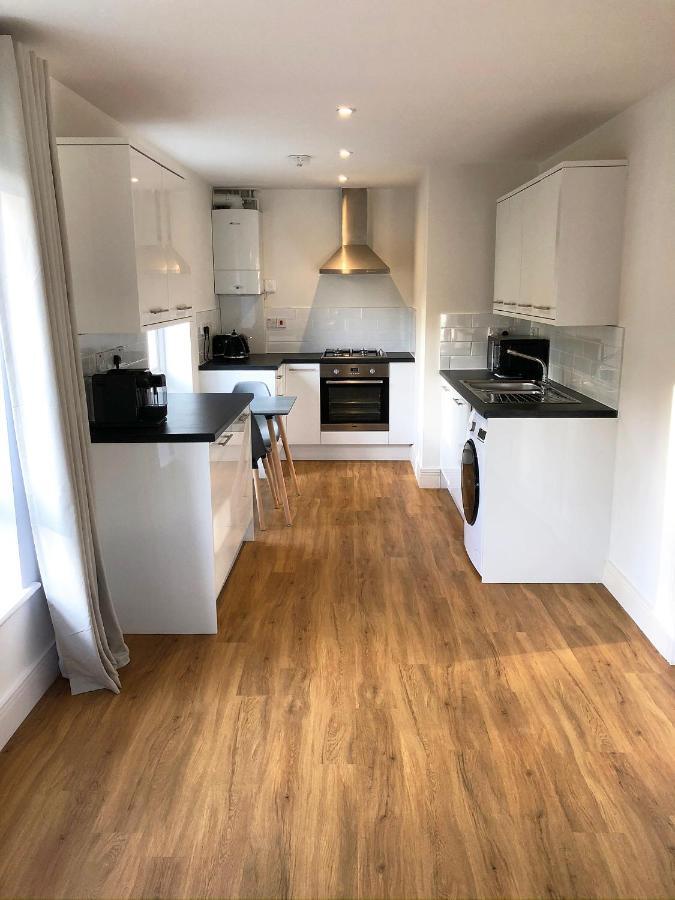 Parkside Penthouse Apartment Yeovil Bagian luar foto