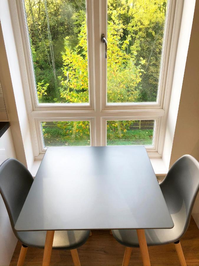 Parkside Penthouse Apartment Yeovil Bagian luar foto